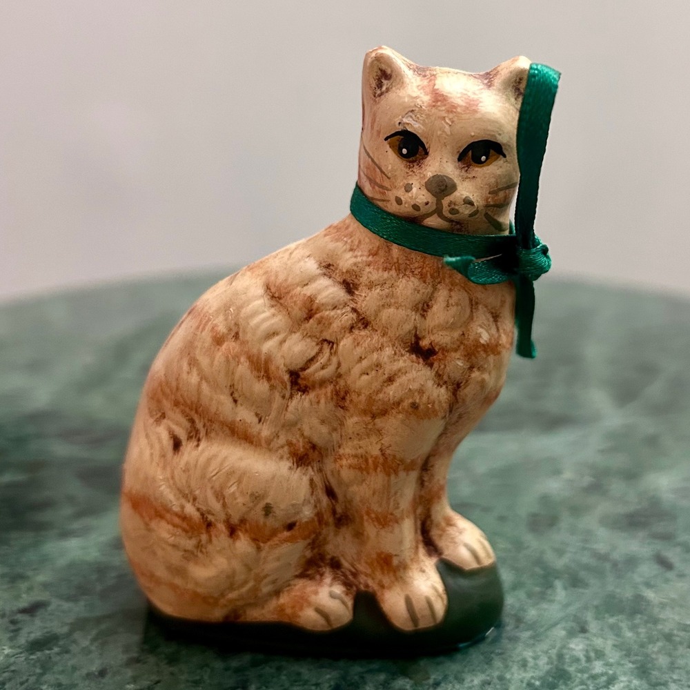 Vintage Style Orange Tabby Cat Figurine 3" Hand Painted with Green Ribbon Bow - Picture 7 of 7